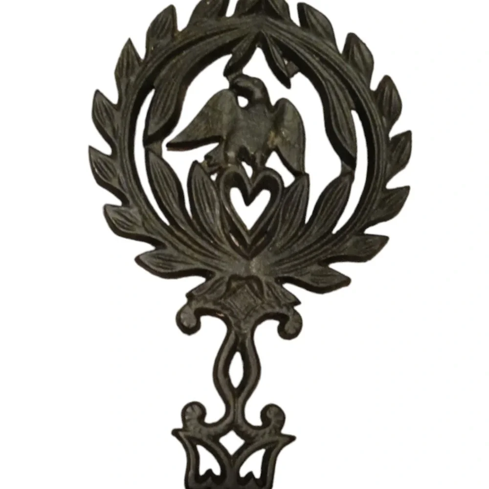 Cast Iron Trivet Eagle Heart Laurel Wreath Wall‎ Decor